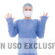 Médico con bata aislamiento, desechable